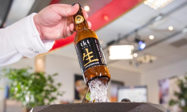 iki Lemongrass uit een koeler